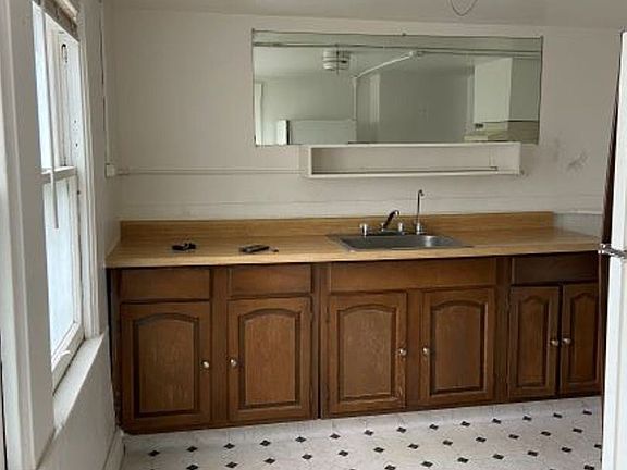 4th image of 2191 Pine St #9