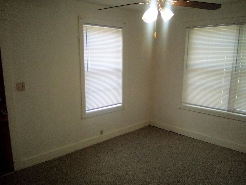 2nd image of 800 W 45th St