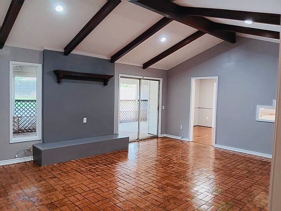 Vaulted ceiling in the livingroom