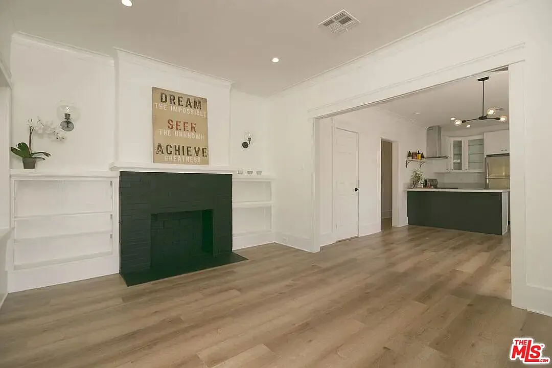 2 bed, 1.5 bath, 912 sqft, $2,975 — Photo 4
