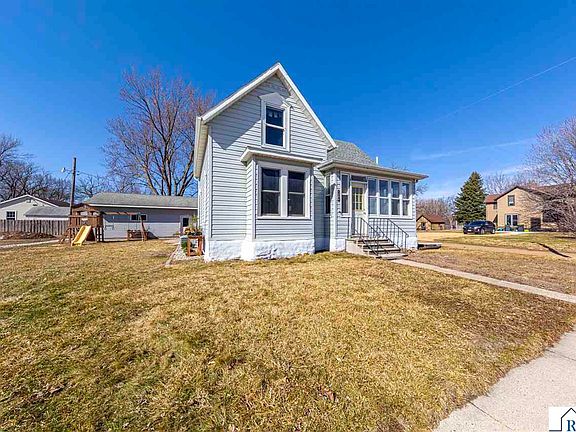 2nd image of 204 Central Ave N