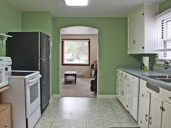 3rd image of 12611 E Desmet Ave