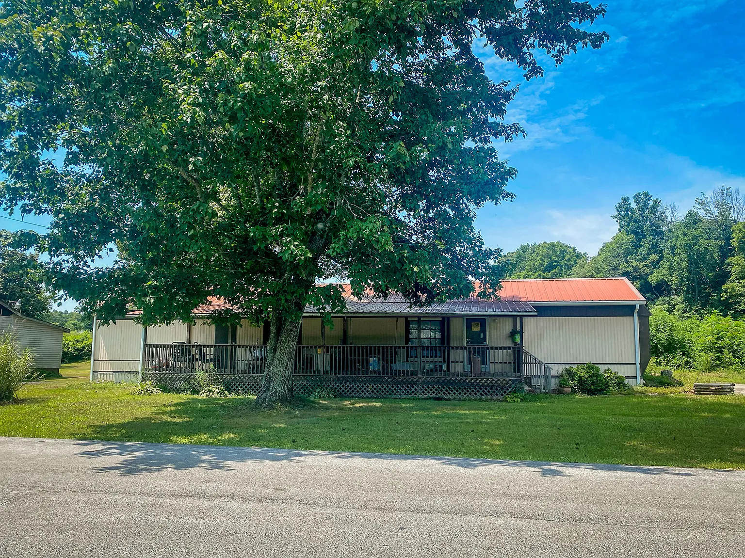 125 Lakeview Dr photo 1