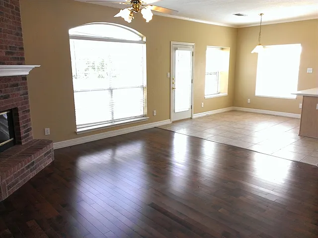 7504 Wood Slope Dr — Photo 9