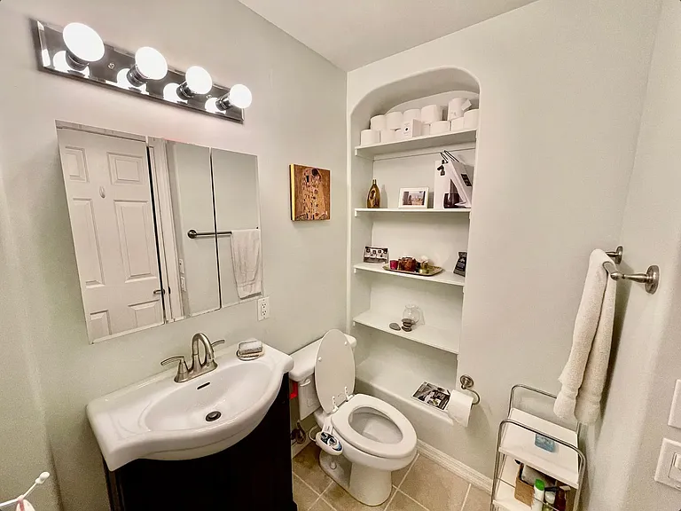 5252 Balboa Arms Dr #170 — Photo 9
