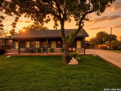 115 FAHR DR, Poth, TX, 78147