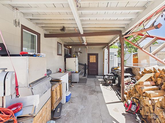 5th image of 403 E 4th St