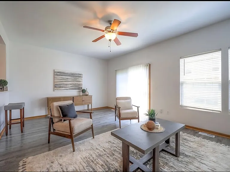 10349 Sloan Ave — Photo 5