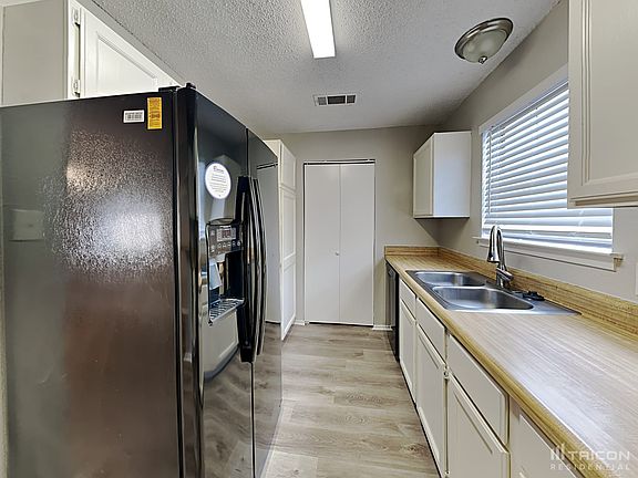 4th image of 720 Meadowdale Dr
