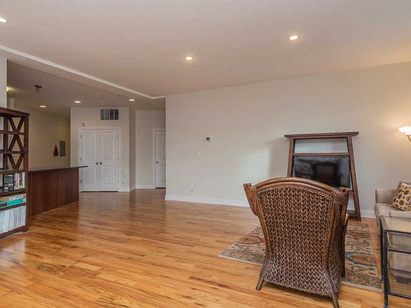 4th image of 4616 N Kenmore Ave APT 305