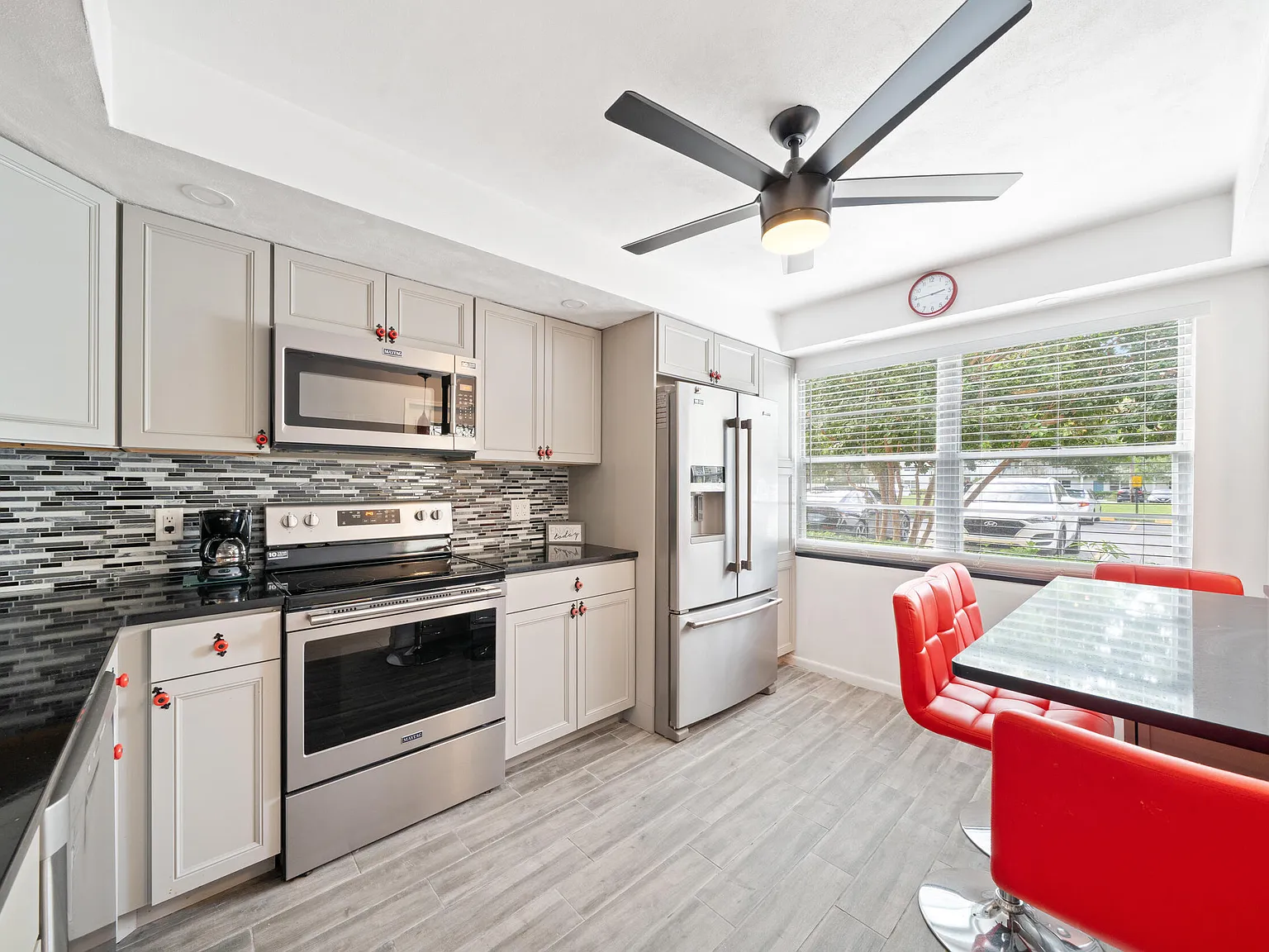 2 bed, 2.0 bath, 1291 sqft, $3,500 — Photo 2