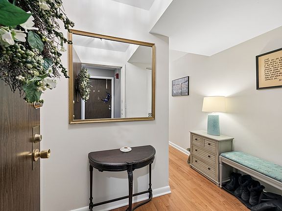 2nd image of 211 Elgin Ave APT 5J