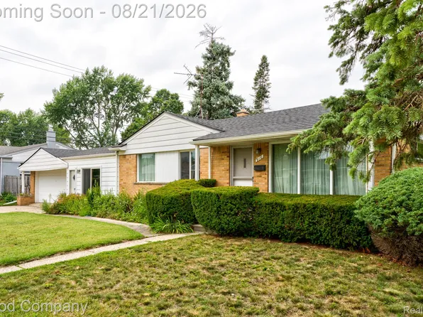 910 School St, Clawson, MI 48017