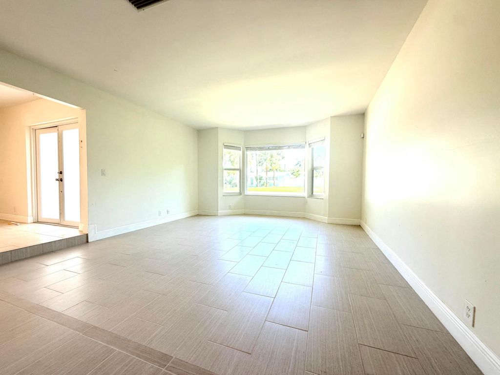 2648 NE 9TH Street, photo 7