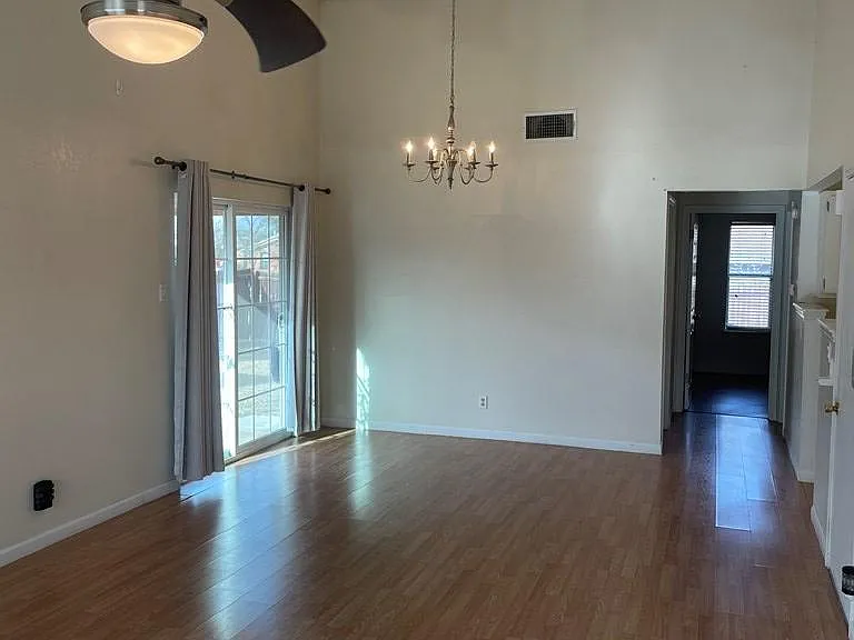1434 Lindell Ct — Photo 5