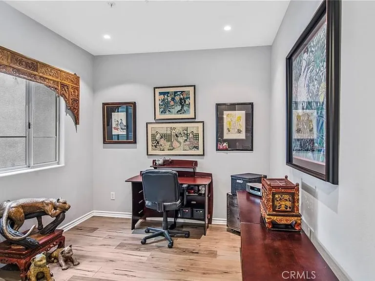 2233 Martin #201 — Photo 18