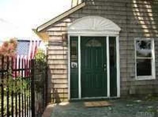 9 De Soto Rd, Amity Harbor, NY 11701