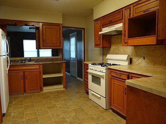 3rd image of 2039 Earl St
