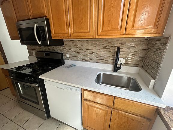 5th image of 5101-21 Walnut St #B100