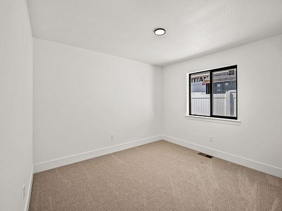5th image of 1173 Jersey St
