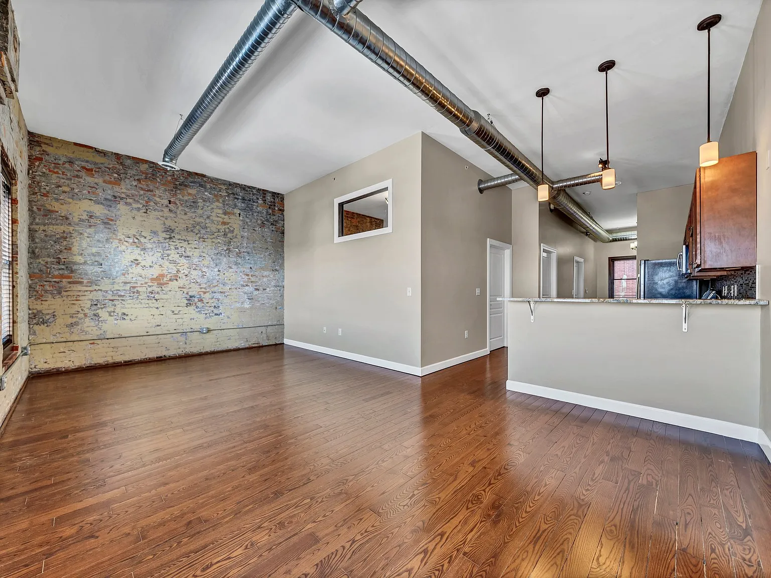 Bosche Lofts & 910 Main St. — Photo 4