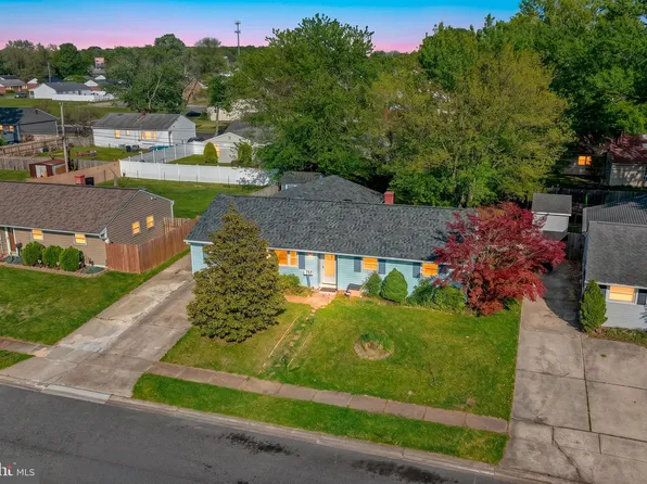 121 Flintlock Rd, Newark, DE 19713