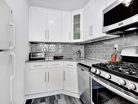 5th image of 301 Cathedral Pkwy #20D