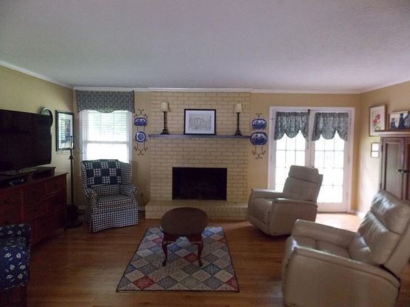 2nd image of 350 Willowbrook Dr SE