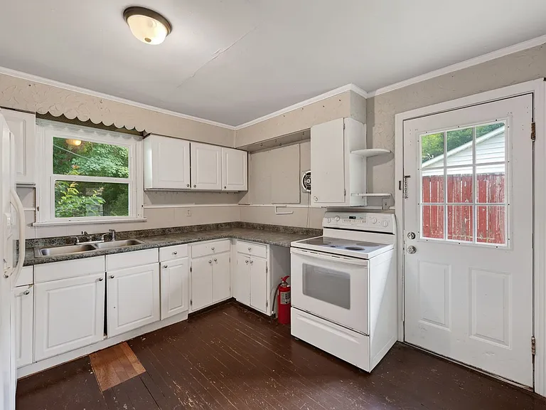141 W Rossview Rd — Photo 12