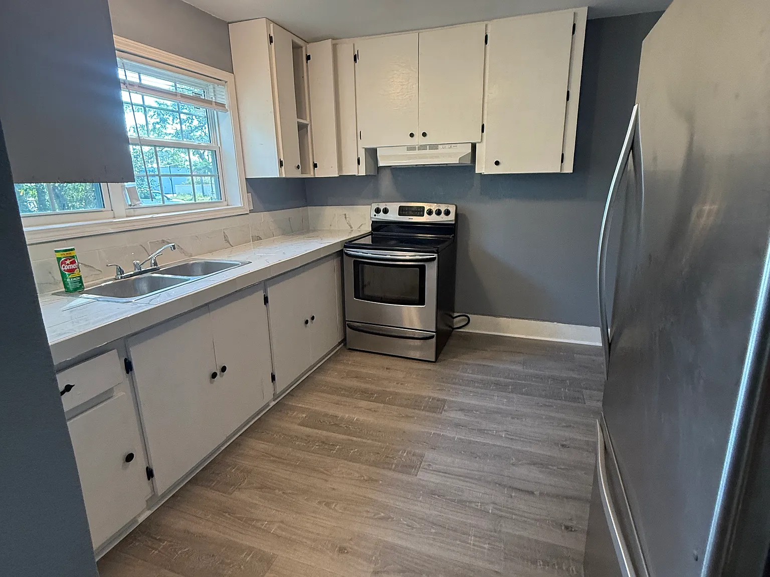 3 bed, 1200 sqft, $1,300 — Photo 2