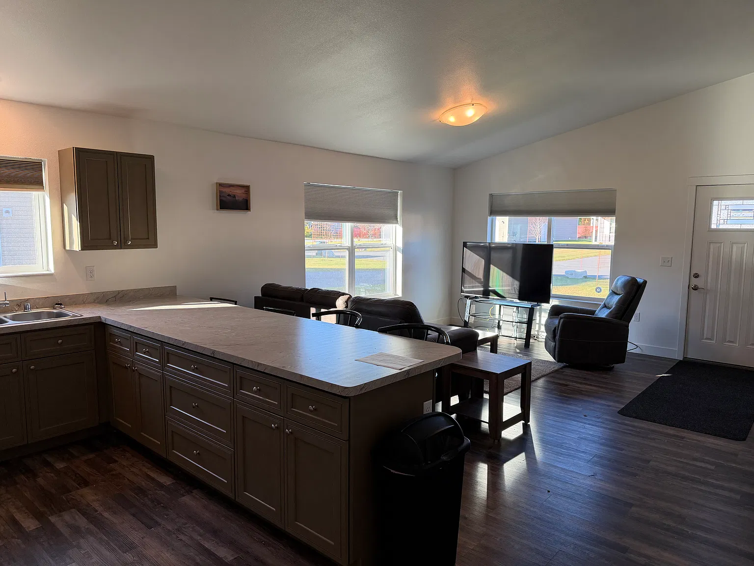 3 bed, 1209 sqft, $2,150 — Photo 3