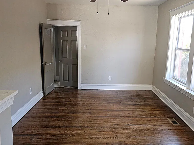 4852 San Francisco Ave — Photo 5