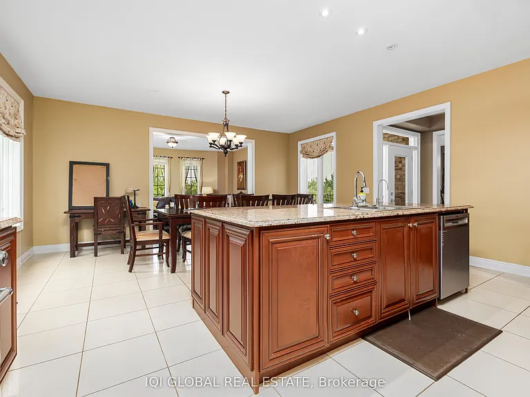 2395 Lyndhurst Dr — Photo 27