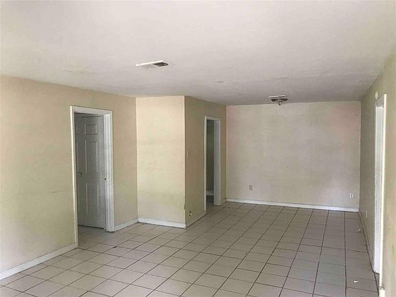 2nd image of 5818 Kenilwood Dr