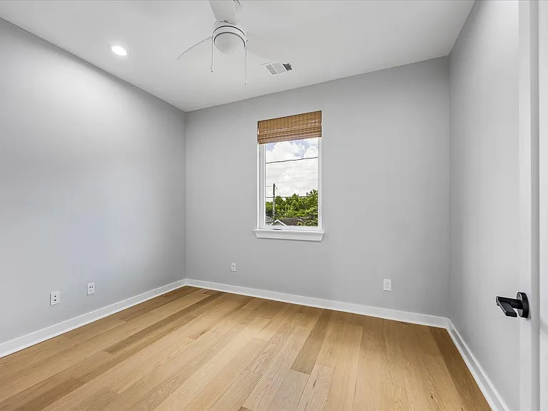 304 Hogan St — Photo 21