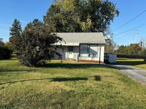 17604 Woodlawn Dr, Hagerstown, MD 21740