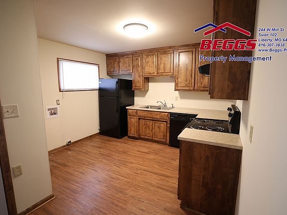 2nd image of 221 Bonaire St