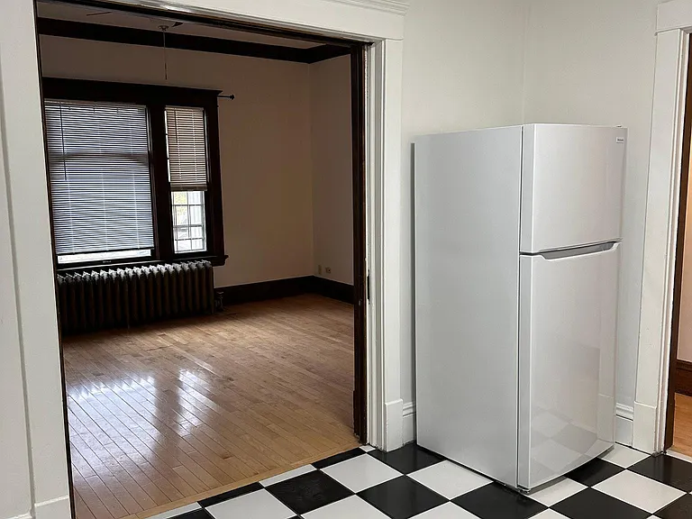 2433 Emerson Ave S #2 — Photo 2