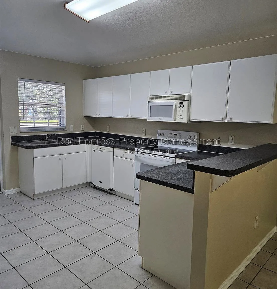 2 bed, 2.0 bath, 900 sqft, $1,350 — Photo 2