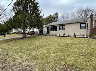 18 McAlpine Dr, Poughkeepsie, NY 12601