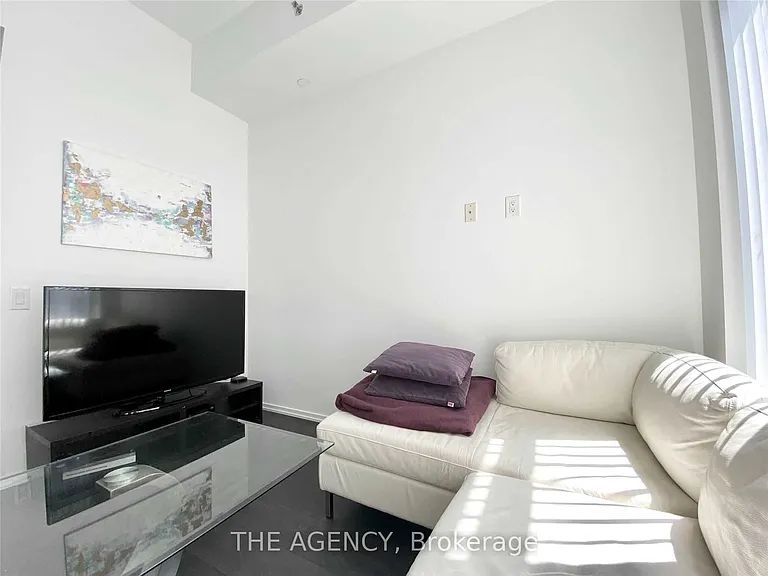 783 Bathurst St #718 — Photo 8