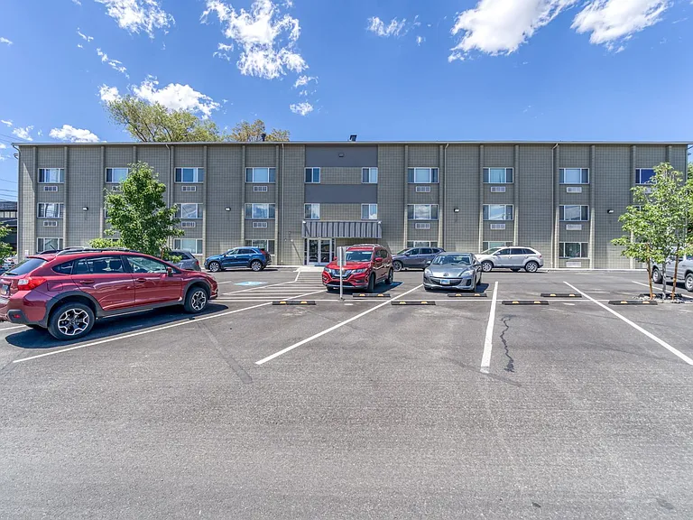 300 Holcomb — Photo 14