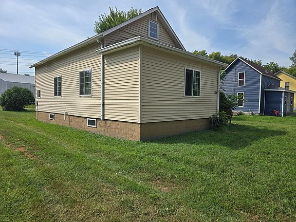 3rd image of 214 E 8th St