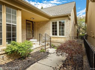 6333 Celeste Ct, West Bloomfield, MI 48322