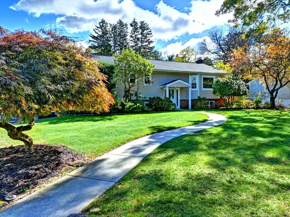 8 Prairie Road, Huntington Station, NY 11746