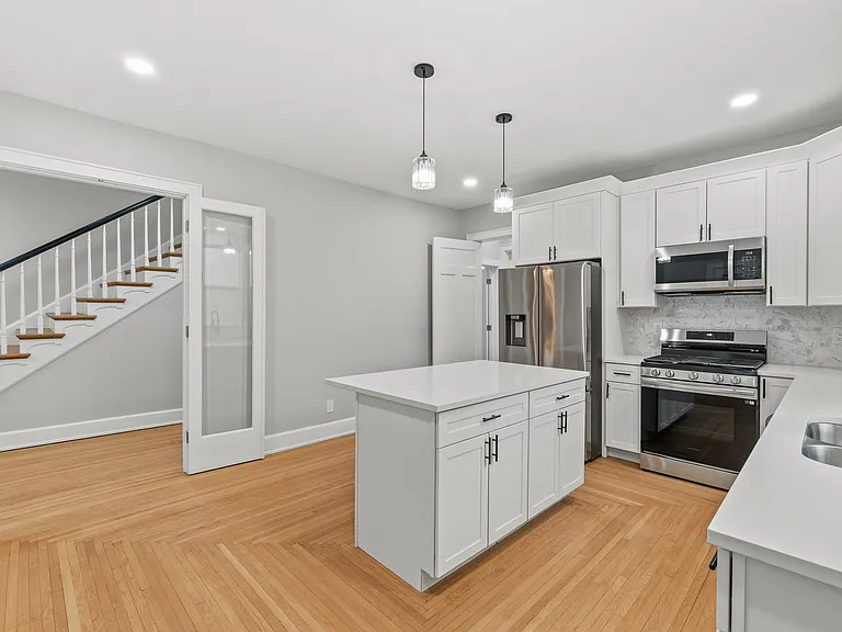 2978 Wardall Ave — Photo 27