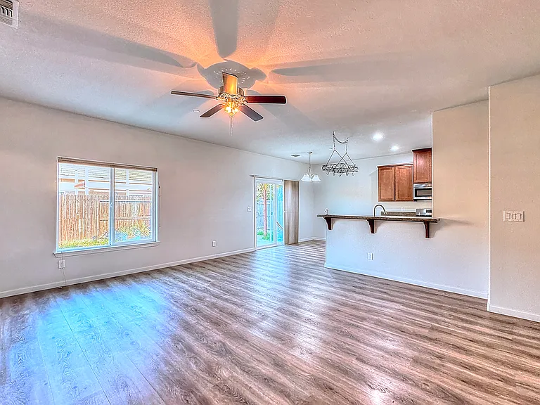 5643 Gold River Way — Photo 5