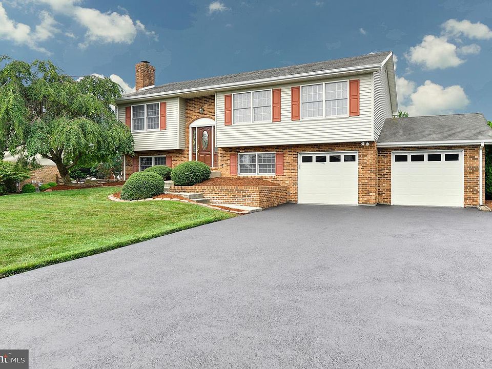 1st image of 4 Monticello Dr