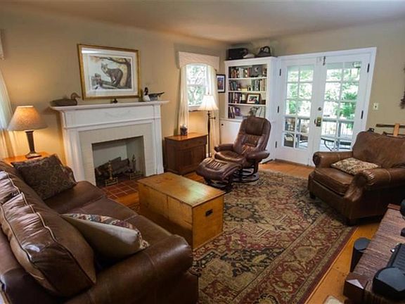 3rd image of 138 Crestmont Ln