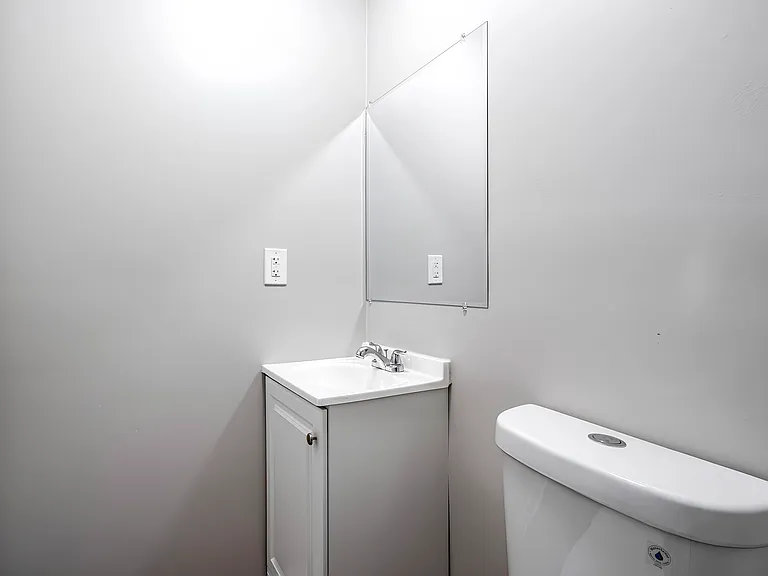 Roxbury Dr — Photo 10